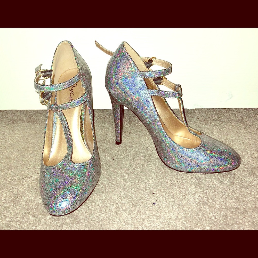Qupid silver holographic Mary Jane heels